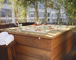 Spa soaking tub