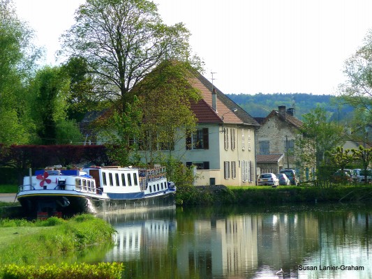 89 Belle Epoque anchored in Lezinne