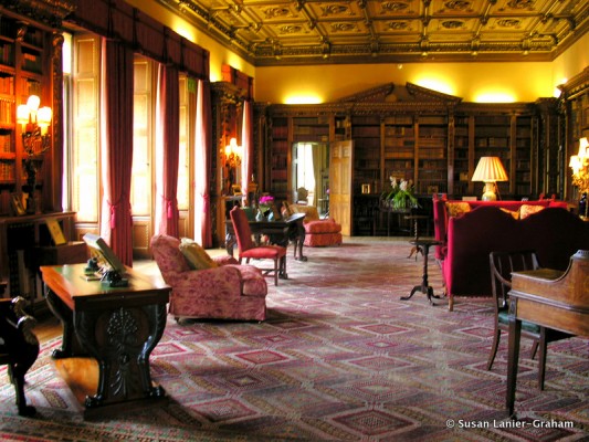 Library with Napoleon's desk