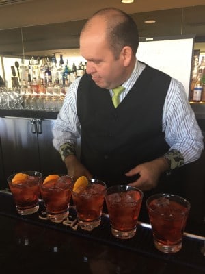 Eddie Garcia make a negroni
