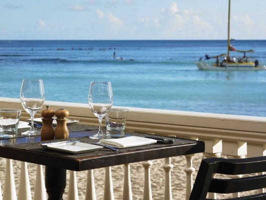 Moana Surfrider - table on the veranda