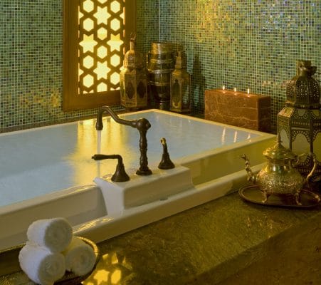 GrandPalaceSuite Tub