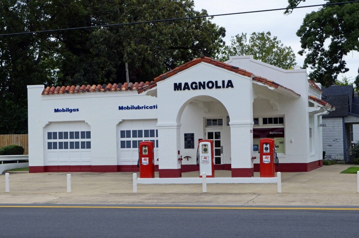 Magnolia Gas Station - Little Rock Central High School