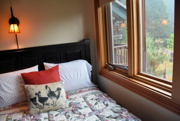 CottageGrove Oregon LilyoftheFieldBB bedroom3