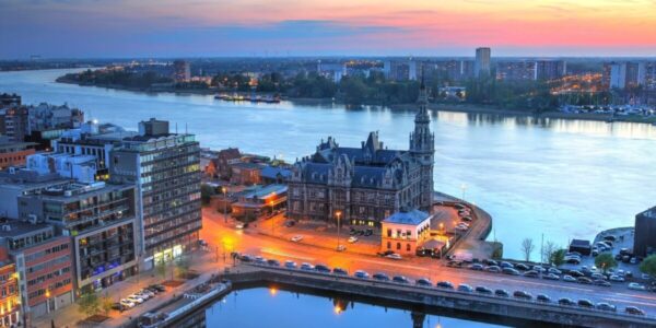 Charming, cosmopolitan, vibrant, and with an interesting historic past, Antwerp is a must-visit city in any itinerary through Belgium. Keep reading to discover why! #sponsored