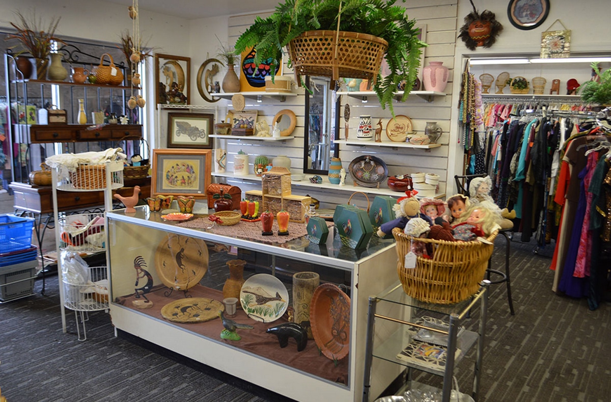4 Paws Thrift Shop