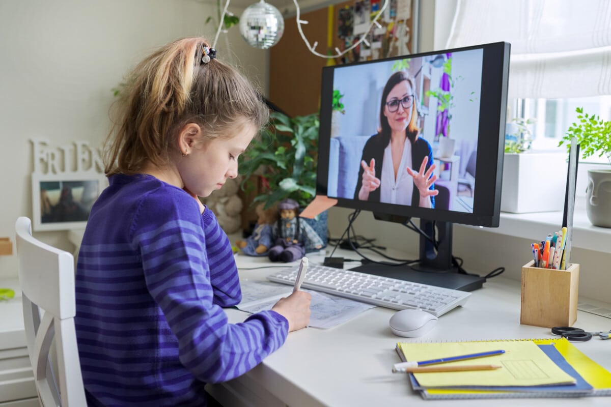 Make Money While You Travel: Jobs You Can Do from Anywhere