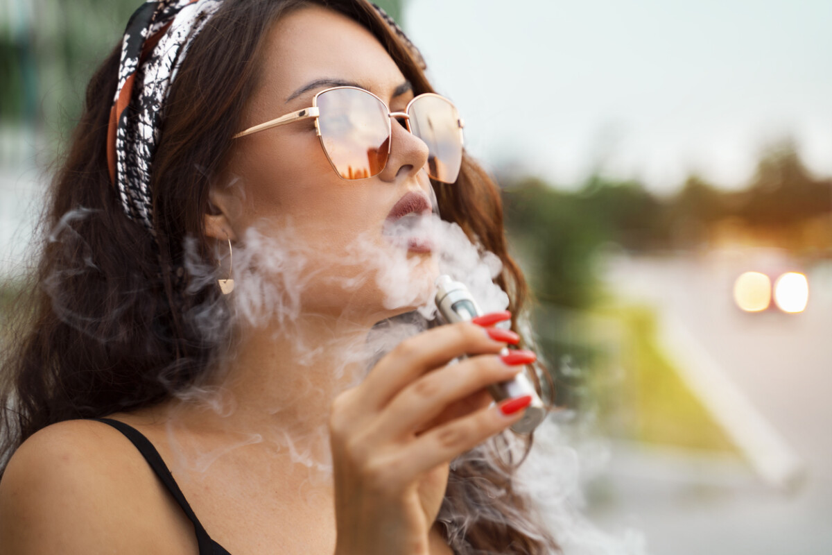 Smoking vs Vaping: Is There a Difference? 1 smoking vs vaping