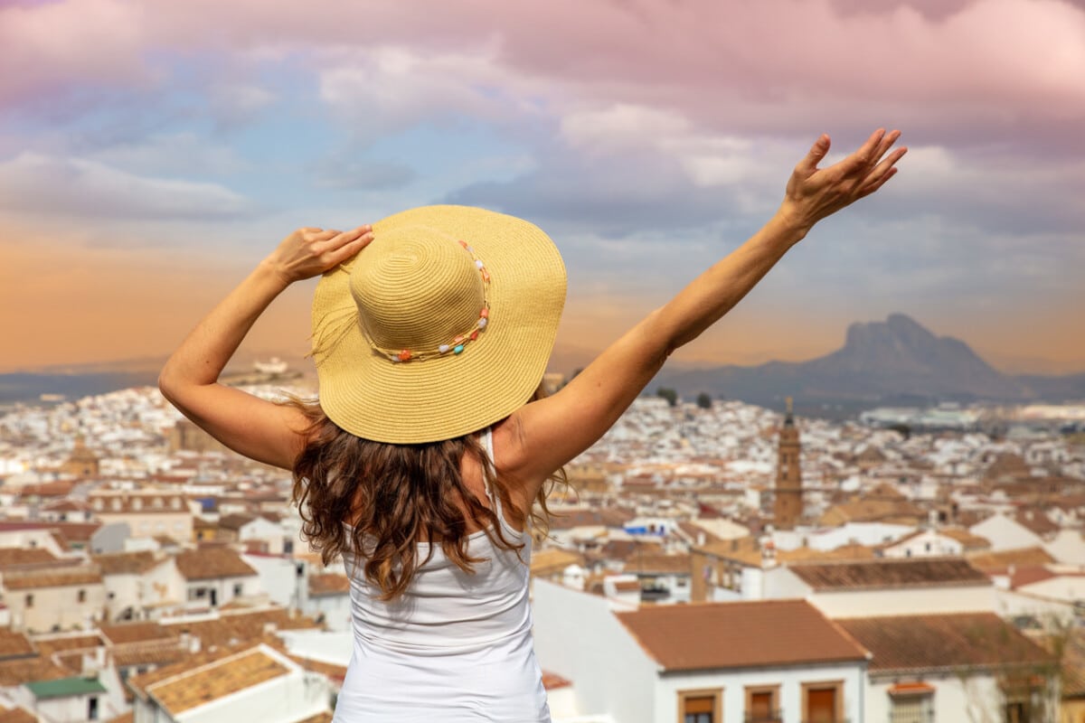 woman travels in Spain