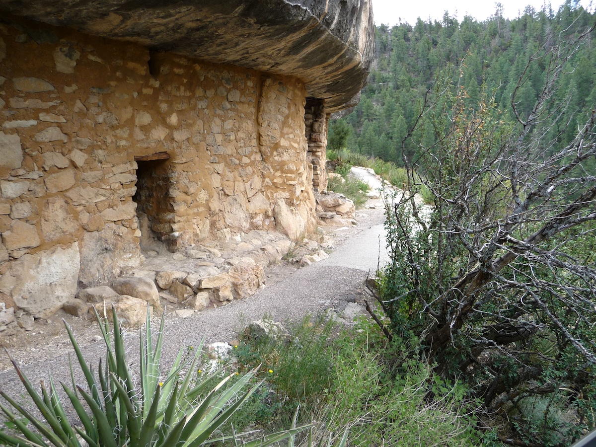 Walnut Canyon Hiking Trails