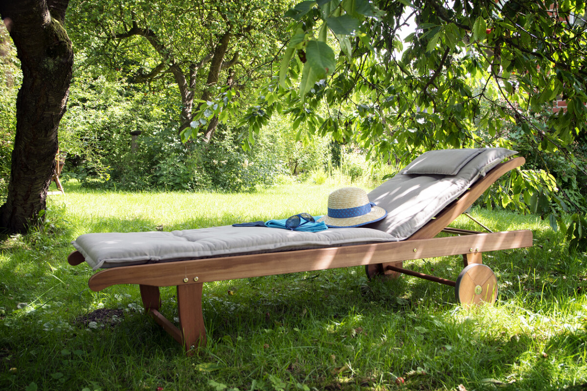 Summer Must-Have: Choosing the Right Sun Lounger 1 Choose a sun lounger that you can use anywhere you want it. Photo by fermate via iStock by Getty Images