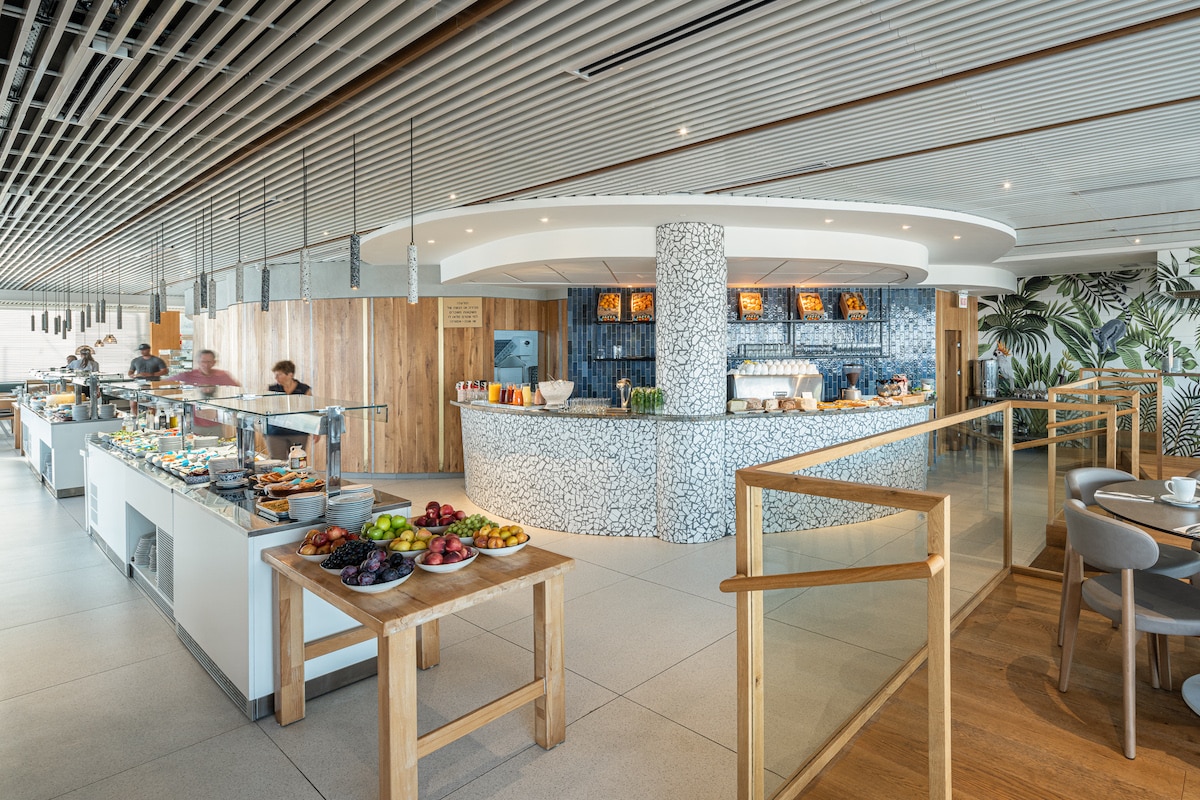Award-winning breakfast buffet at Carlton on the Beach.