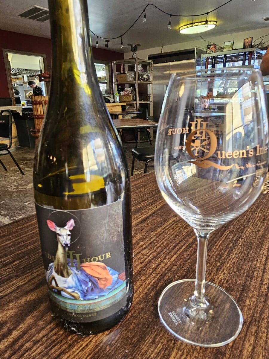 Picture of Idle Hour Winery wine bottle with original art.
