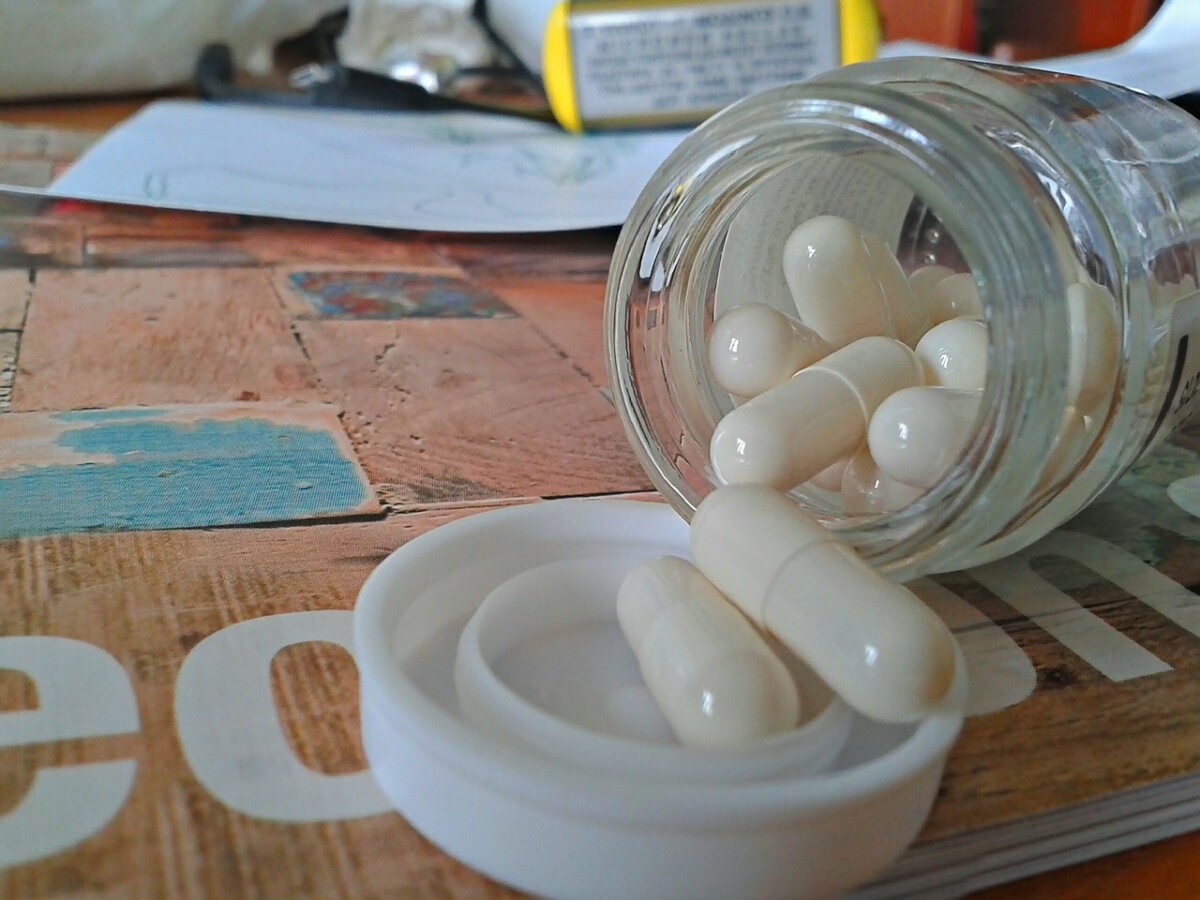 Traveling with THC Pills? 6 Packing Tips to Consider 3 pack medications separately