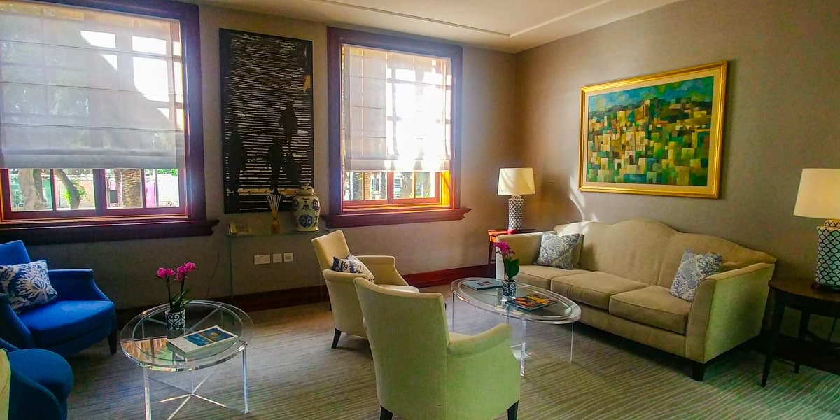 01 Reception lounge Phoenicia Malta ©Mary Charlebois min