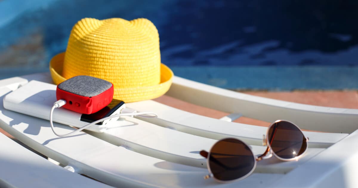 Portable waterproof speaker