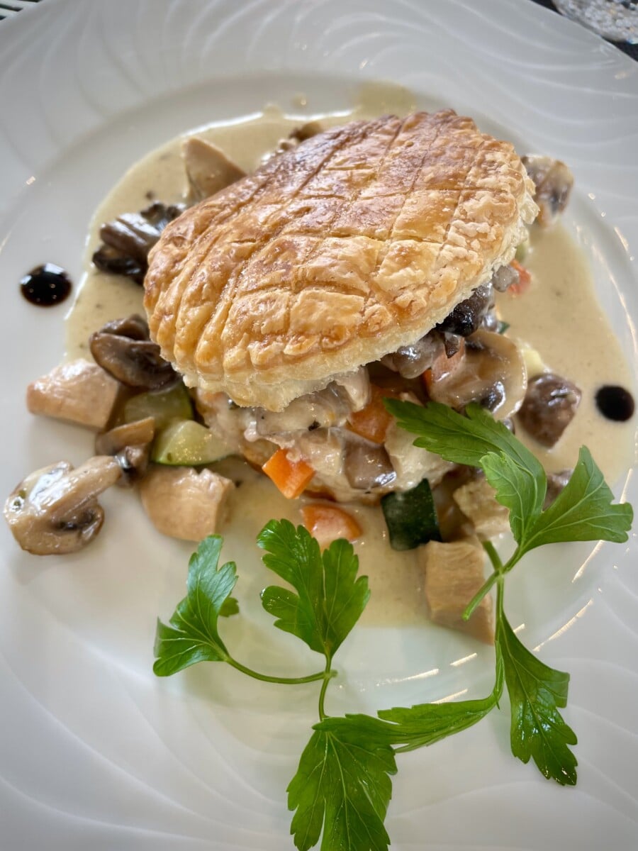 Lunch onboard Enchanté