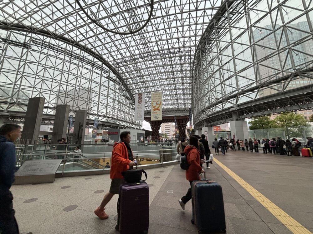 The large roof at Kanazawa Station looks good and keep passengers dry when it rains and snows. Photo by Kurt Jacobson