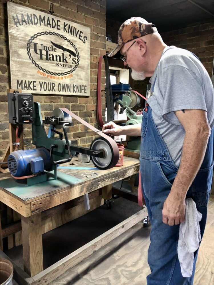 10 Ways to Make the Most of Your Smoky Mountains Vacation 3 Uncle Hank's Knives