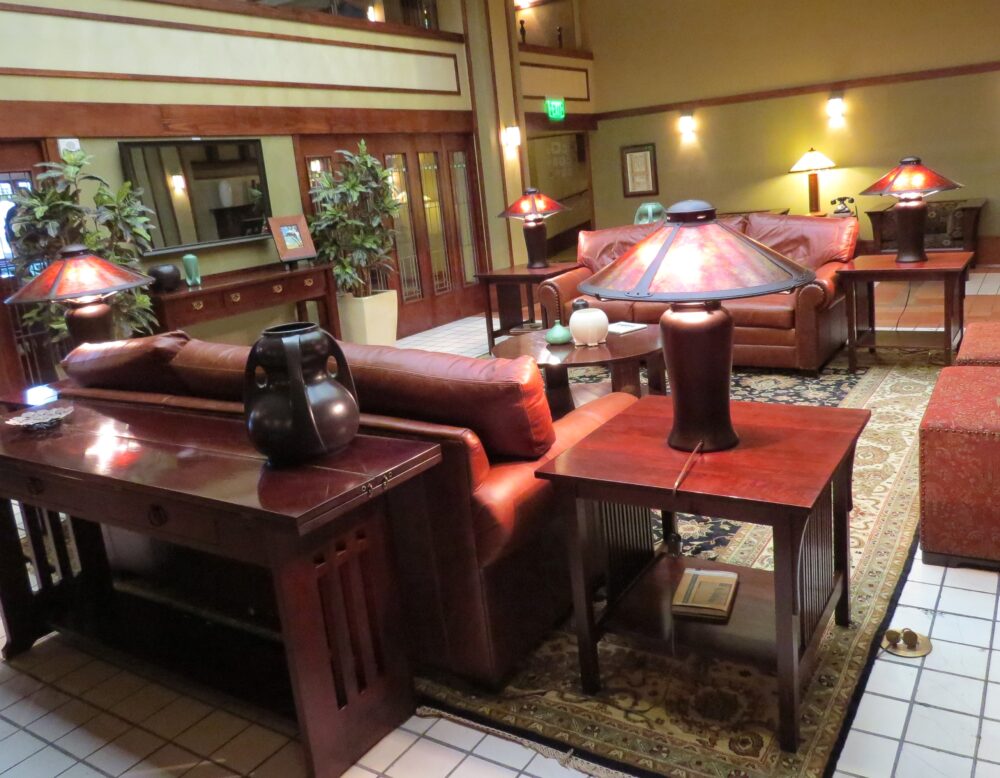 During my visit, warm and natural tones infused this public space with Prairie Style details. Photo by Lisa Waterman Gray