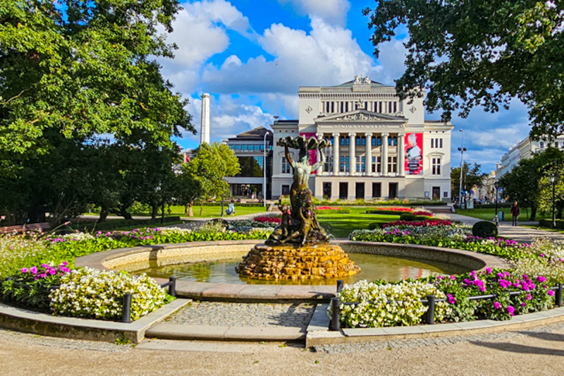 Latvian National Opera House and the Nymph Fountain in Bastejkalna Park.