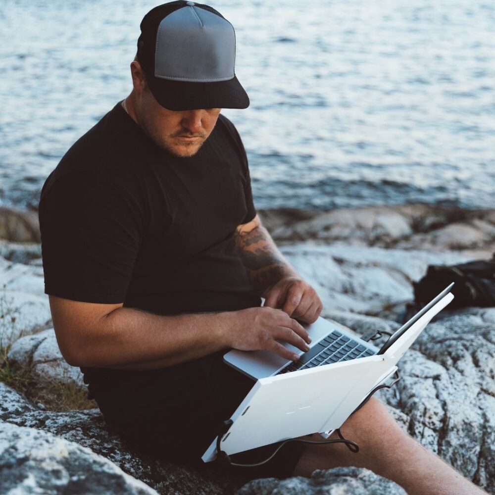 DUEX Lite portable monitor
