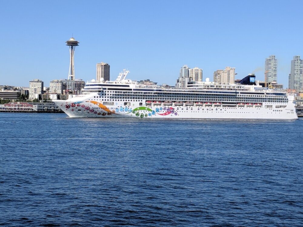 Mediterranean Inn Seattle: A Comfortable Stay in Queen Anne 1 cruise ship near downtown Seattle