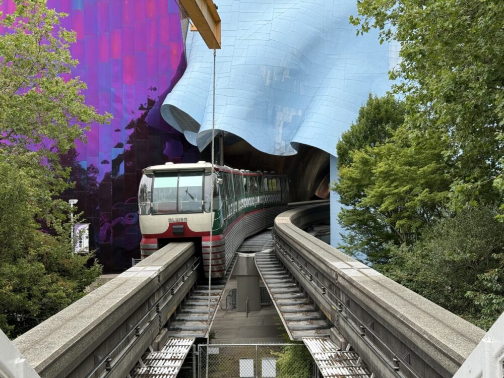 A Seattle Food Itinerary: 2 Days of Pike Place Market, Seafood, and Wine 16 monorail in Seattle